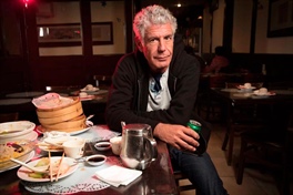 5 consejos para probar la mejor comida en tus viajes, según Anthony Bourdain